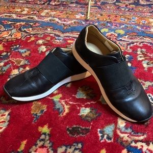 NWOT VIONIC shoes